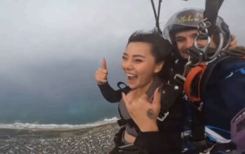 Wendy Walters: Skydiving dengan Eyelash Extension yang Tetap Tangguh