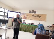 Menjadi Guru adalah Menulis Autobiografi Profesional